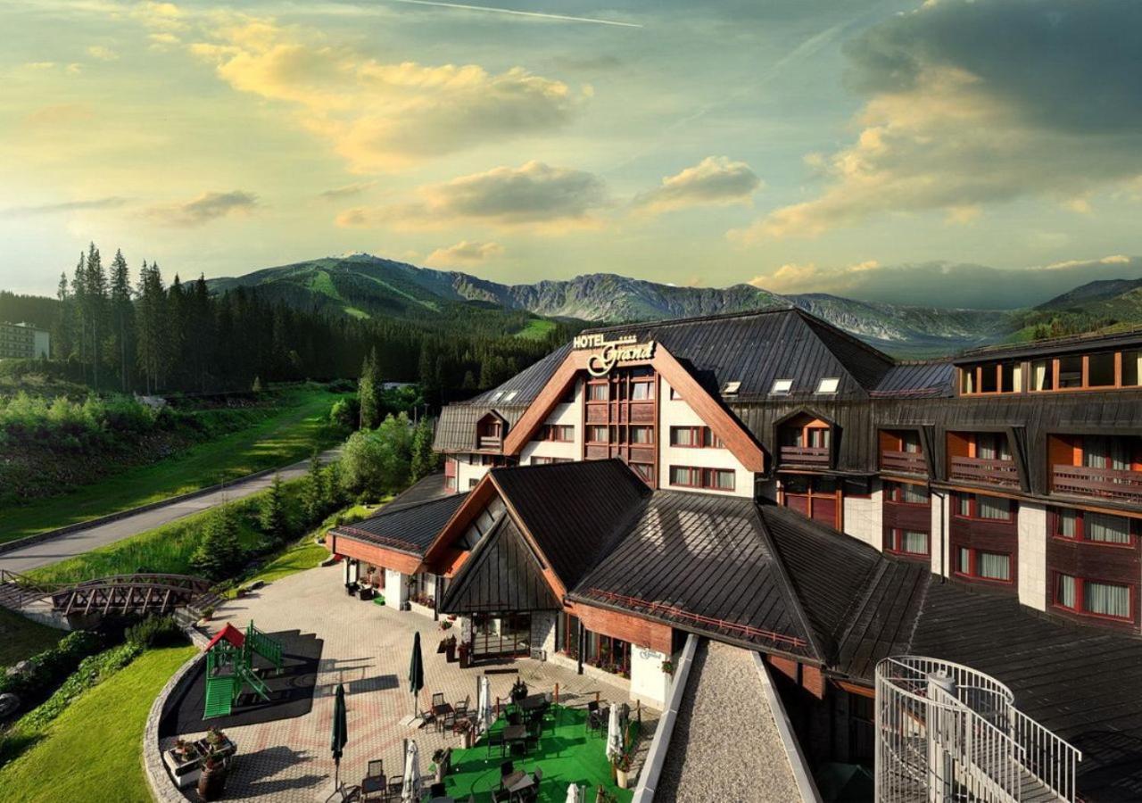 Hotel Grand Jasna デマノブスカ・ドリーナ エクステリア 写真